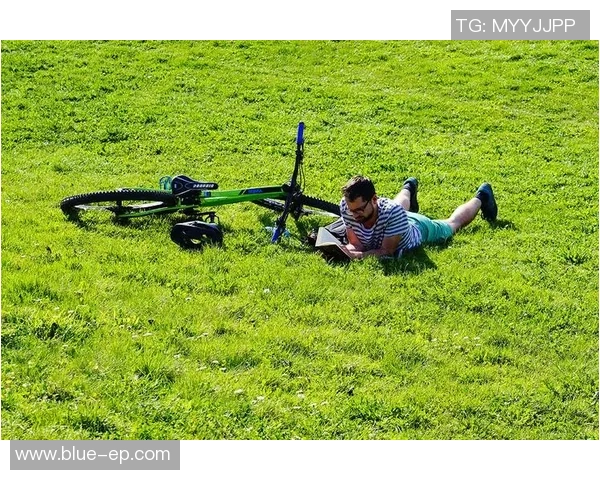 多瑙河畔的足球对决伊特什挑战多瑙的荣耀与激情