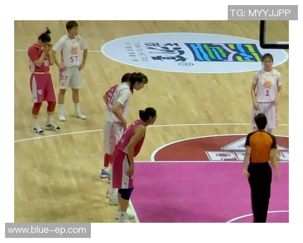 江苏女篮迎战大庆女篮决战WCBA赛场展现巅峰对决 江苏女篮迎战大庆女篮决战WCBA赛场展现巅峰对决